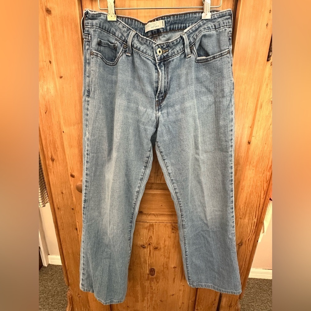 Levi’s 545 Boot Cut Jeans w/1% Spandex Pre-Loved Size 12M Relaxed Fit Light Blue